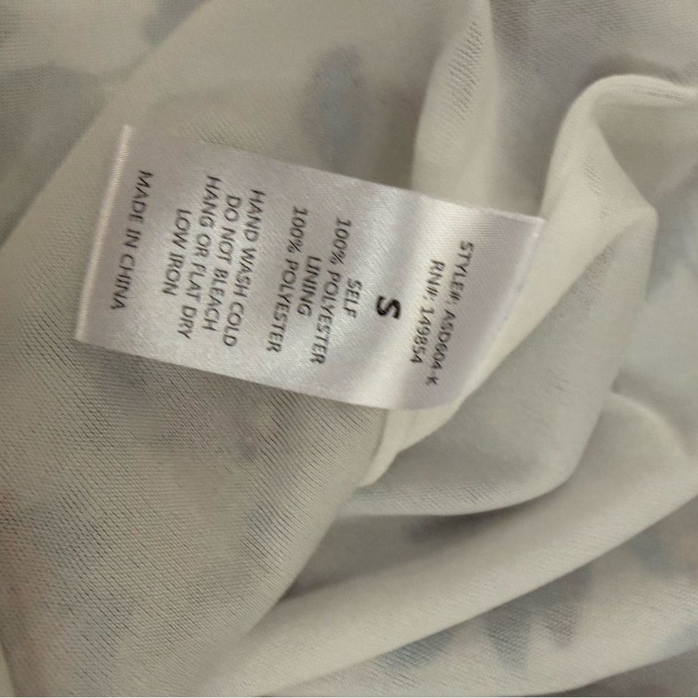 $ Clearance Sale $ Sadie & Sage Floral Sleeveless Top - Picture 3 of 3